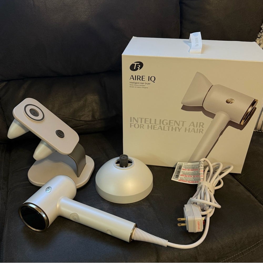 T3 AIRE IQ Hair Dryer with Stand